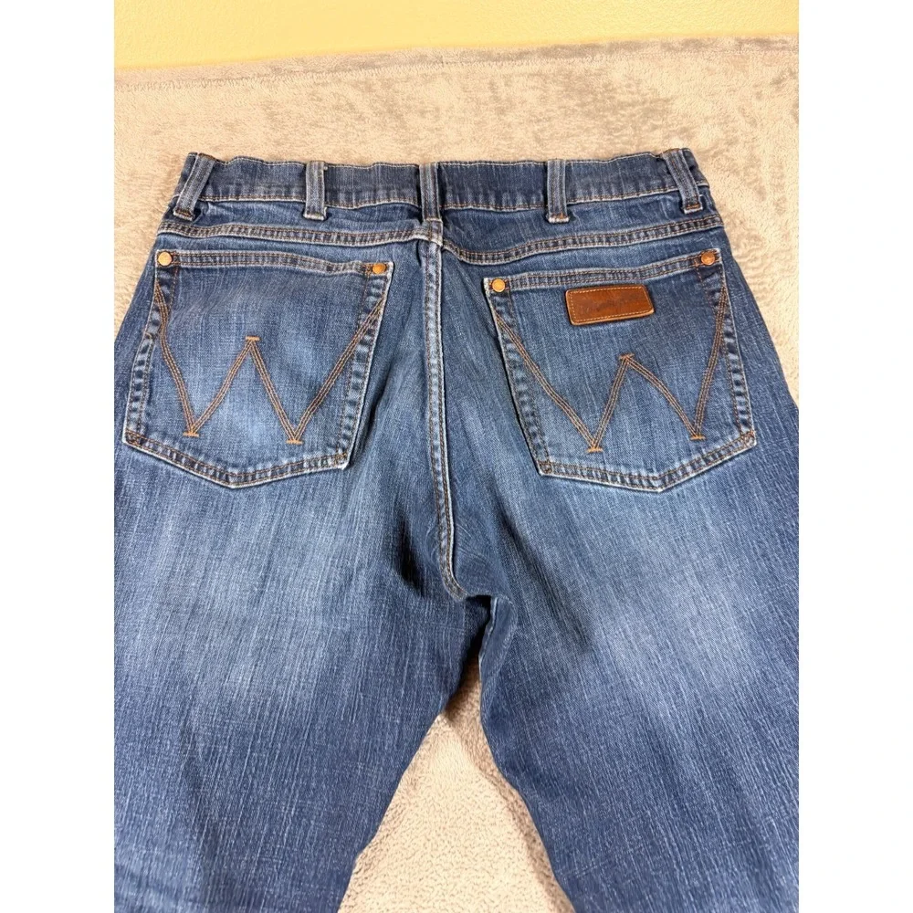 Wrangler Authentics Relaxed Straight Jeans Men's 34x30 Medium Wash WRT30BK